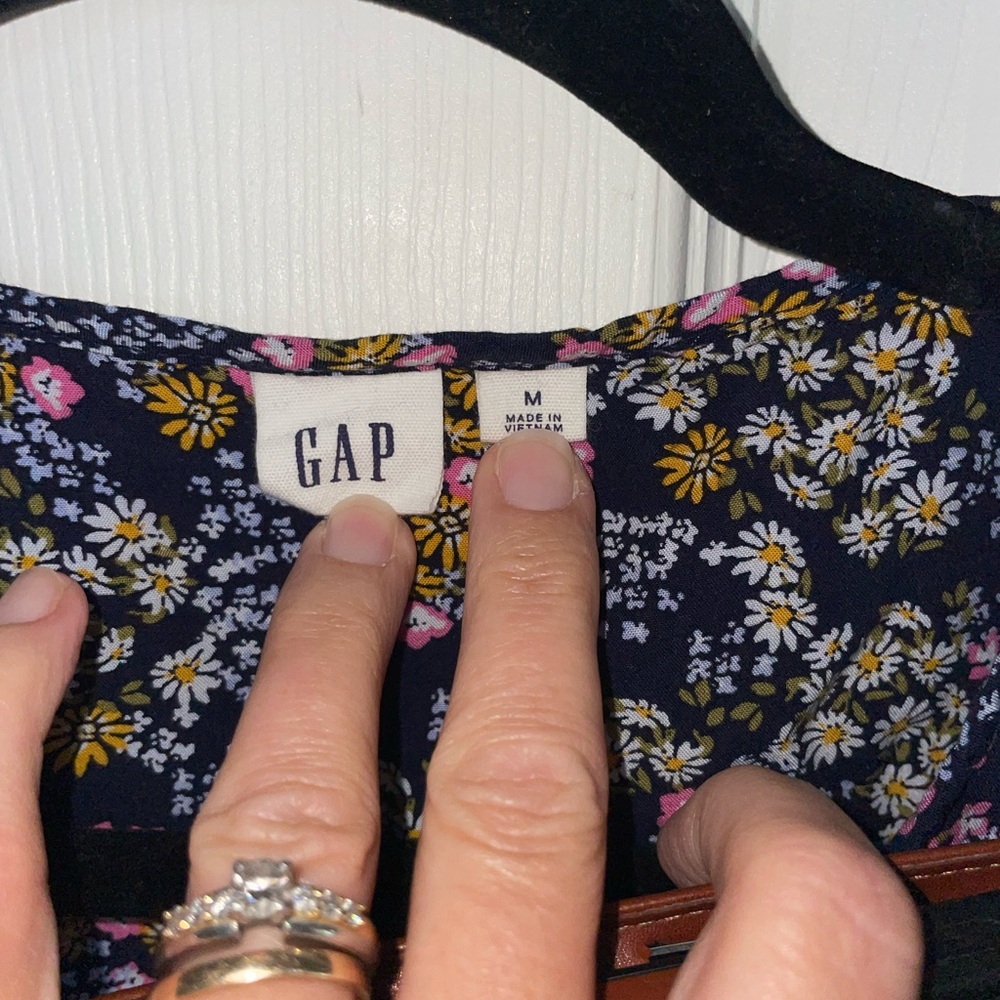 GAP Navy Floral V-Neck Sleeveless Top with Pink & Yellow Blooms - Picture 2 of 3